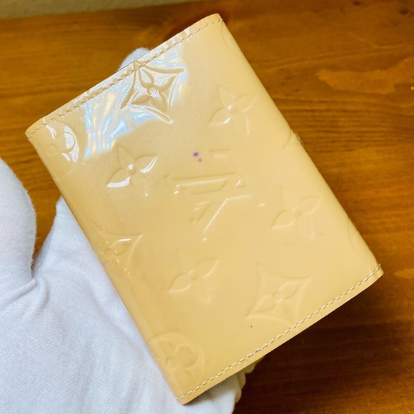 EUC Louis Vuitton Cream Envelope Carte de Visite Monogram Vernis Wallet - Picture 5 of 15